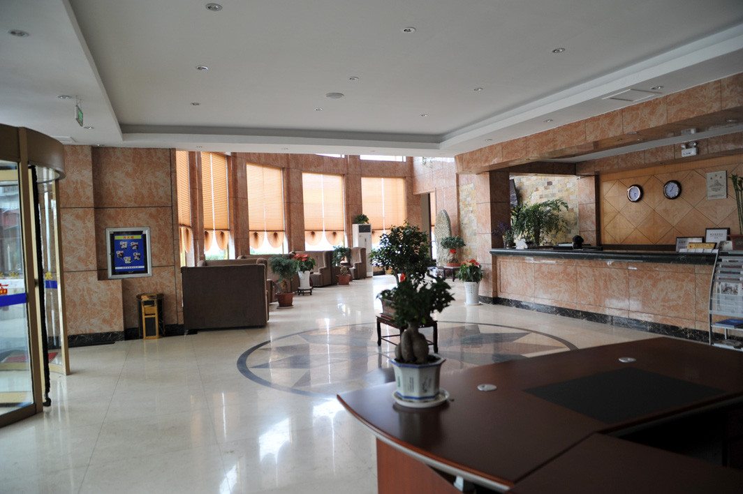 新泰华大酒店主图