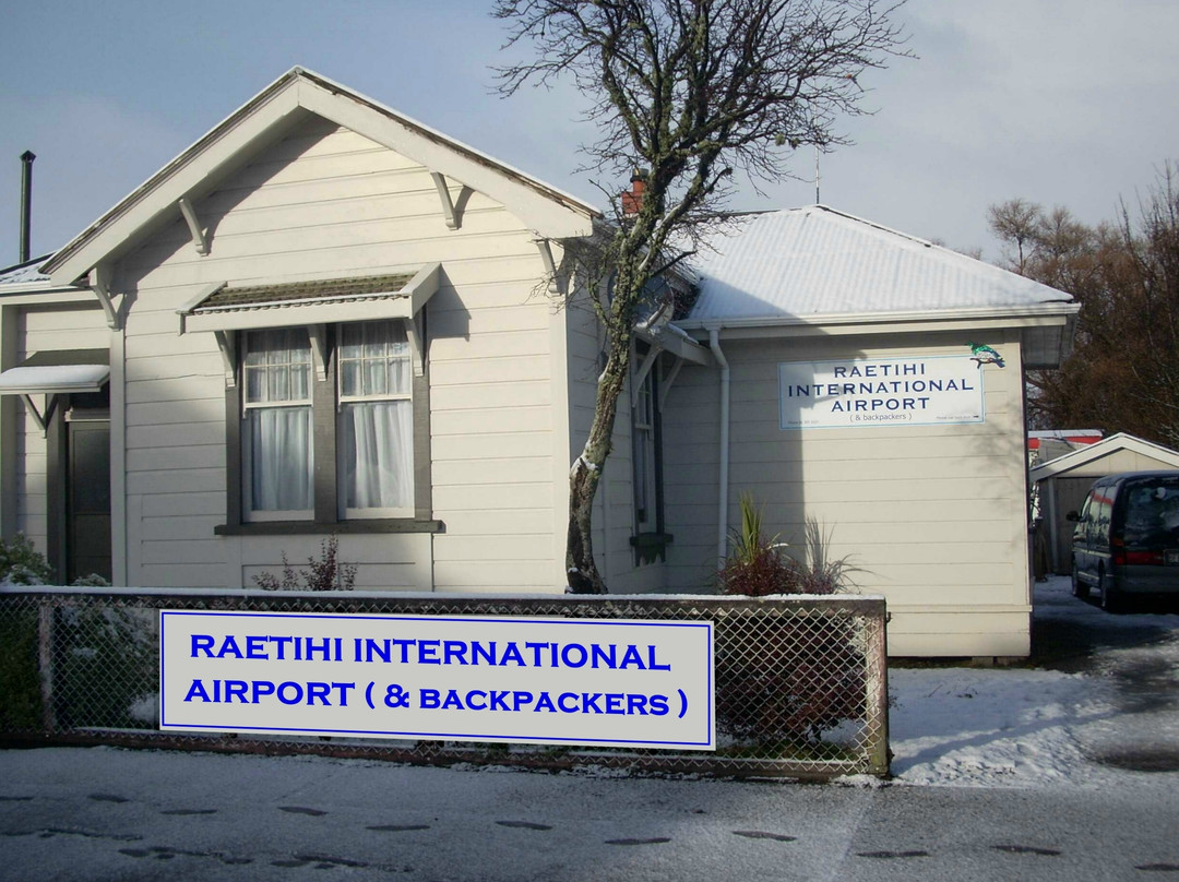 Raetihi International Airport* and Backpackers