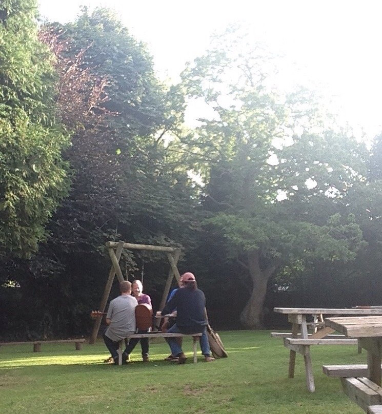 Rangeworthy餐馆和美食-Lamb Inn