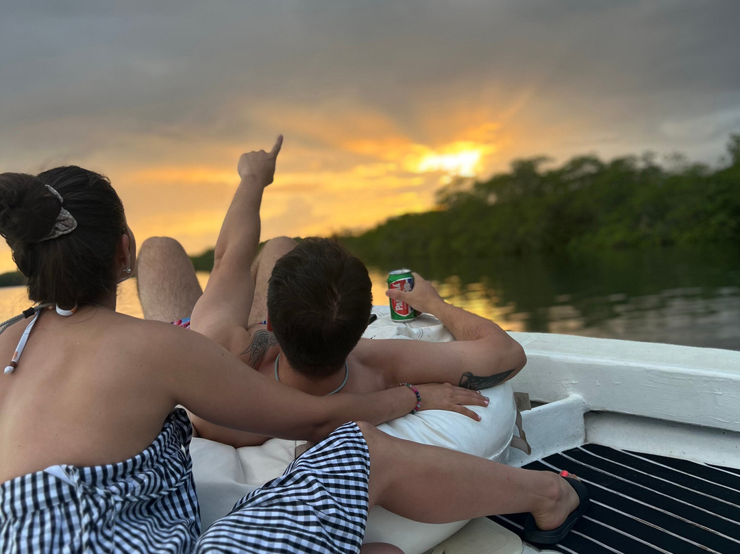 Out of Control Fishing Charter Panama景点图片