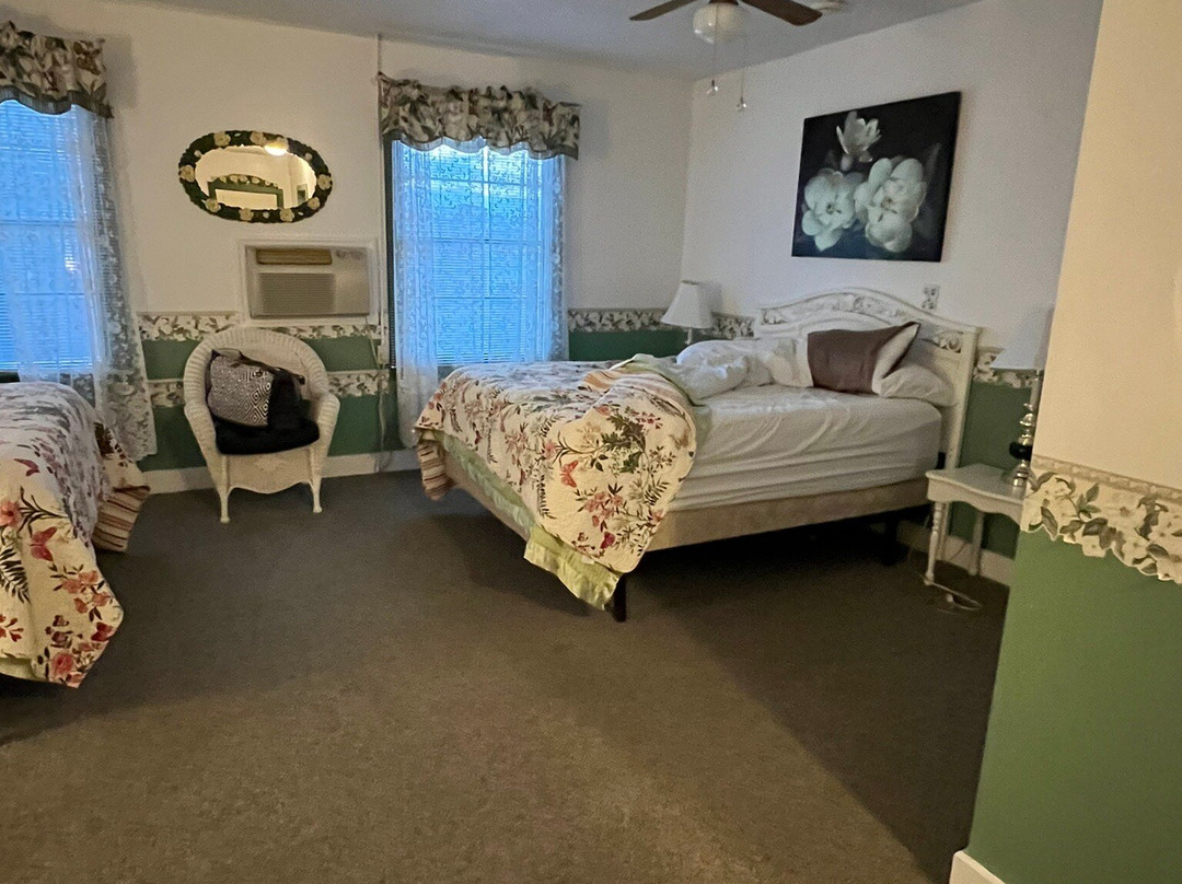 Overland Hotel & Saloon主图