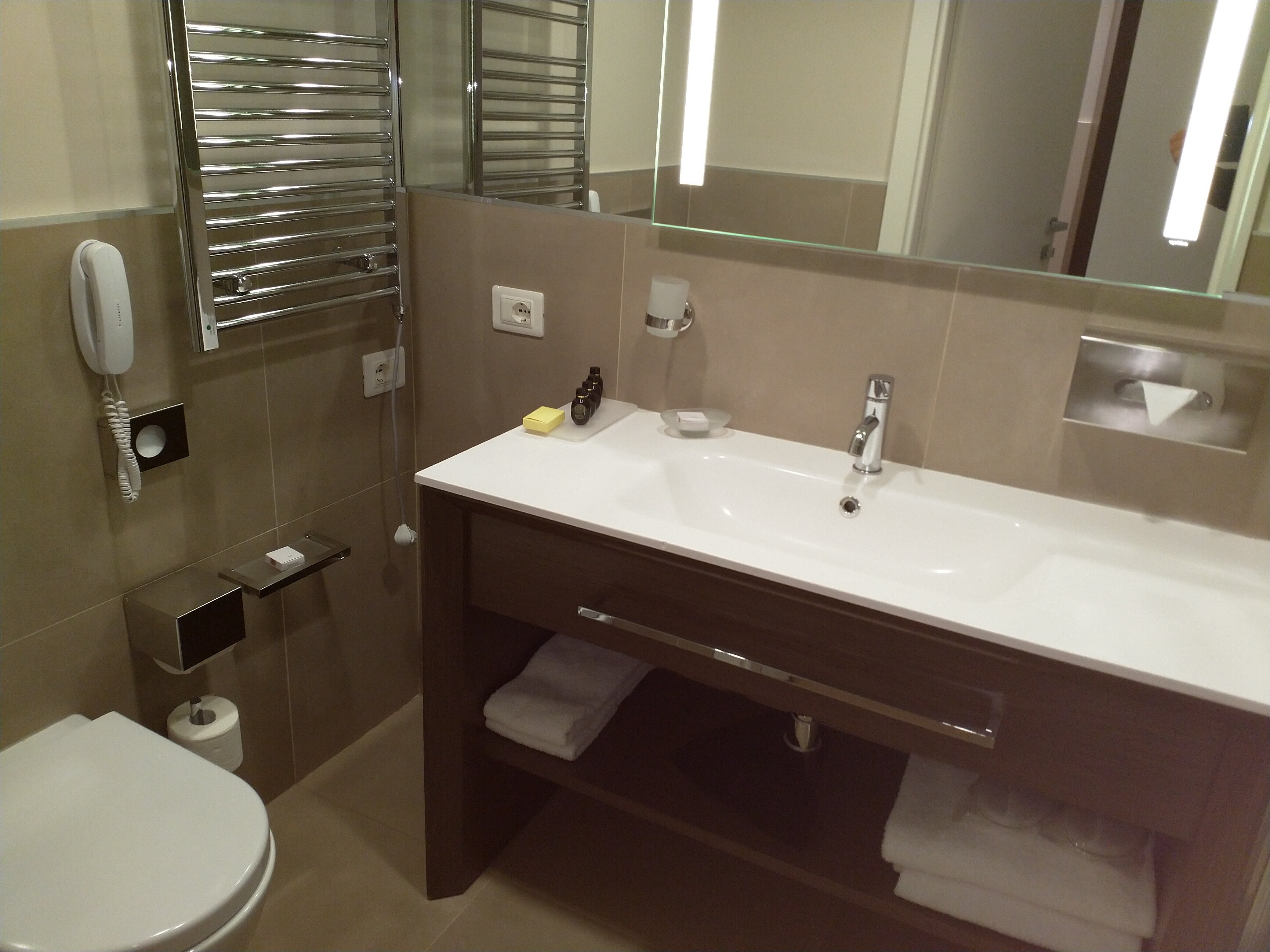 Doubletree By Hilton Yerevan City Centre-浴室