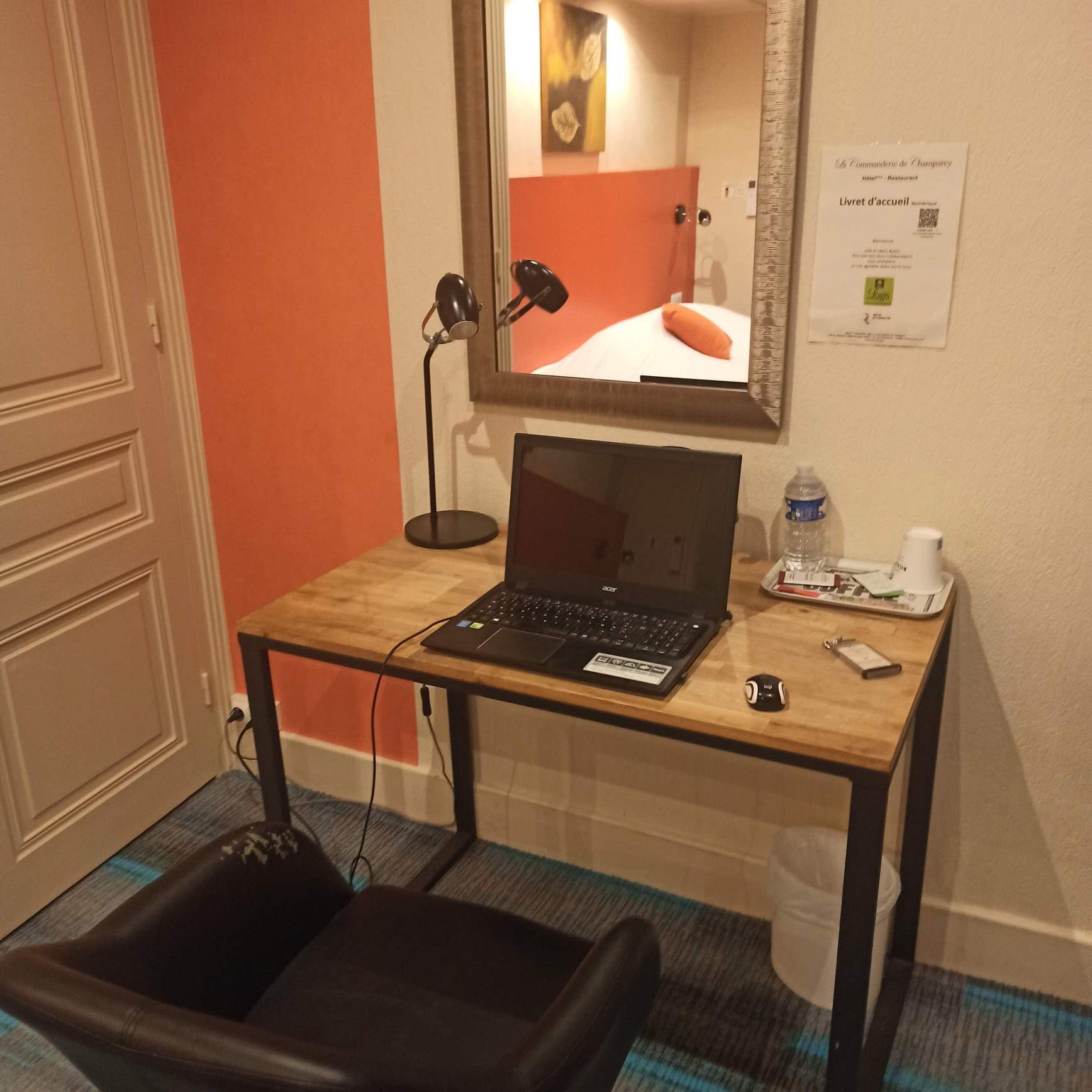 Logis Hôtel la Commanderie de Champarey-客卧