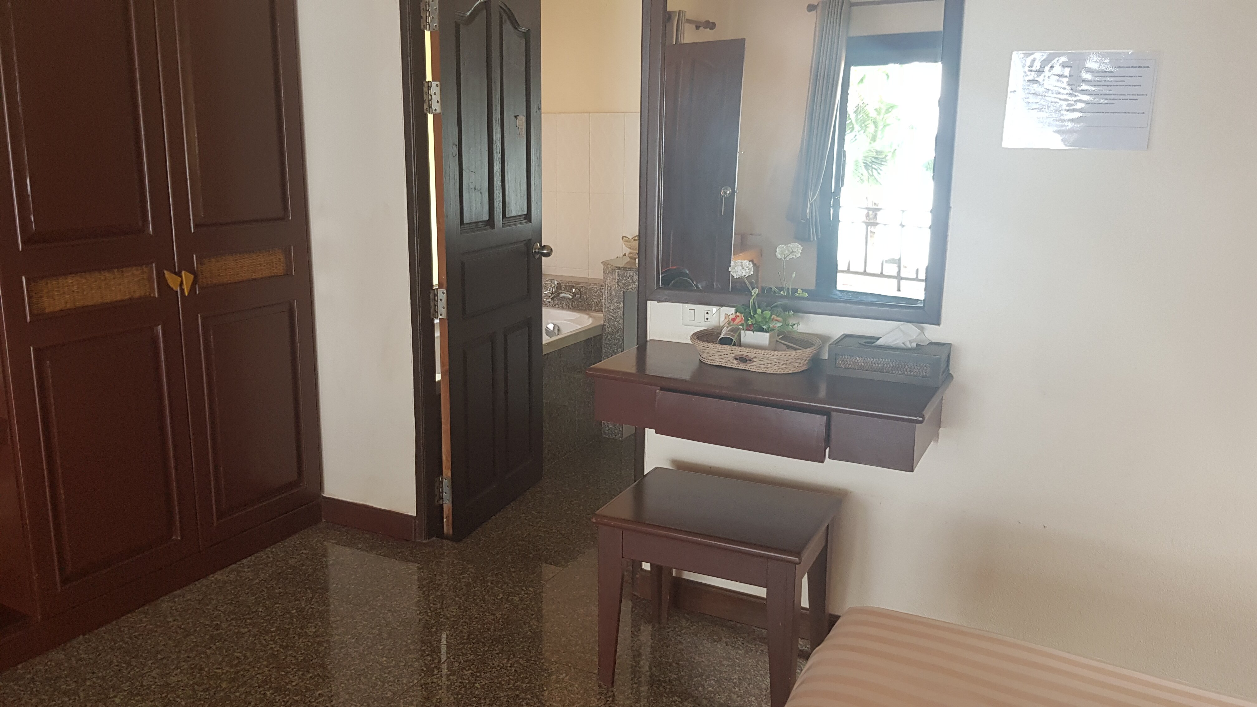 珊瑚度假村-客卧