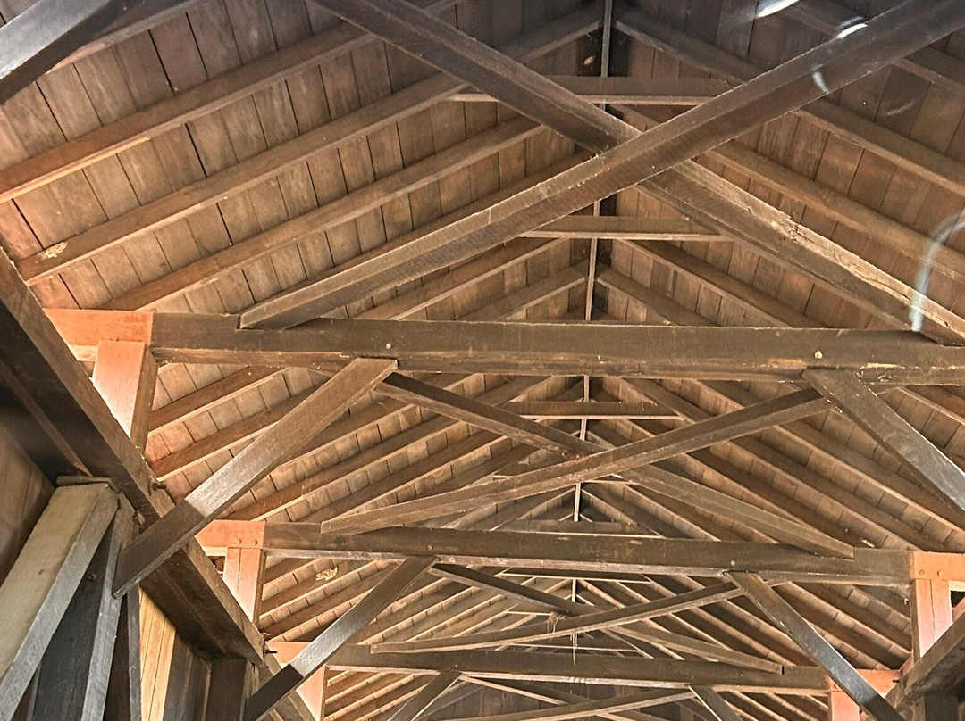 Fletcher Creek Covered Bridge-Clarksburg必去景点