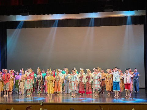 叉隆功皇家剧院-曼谷必去景点