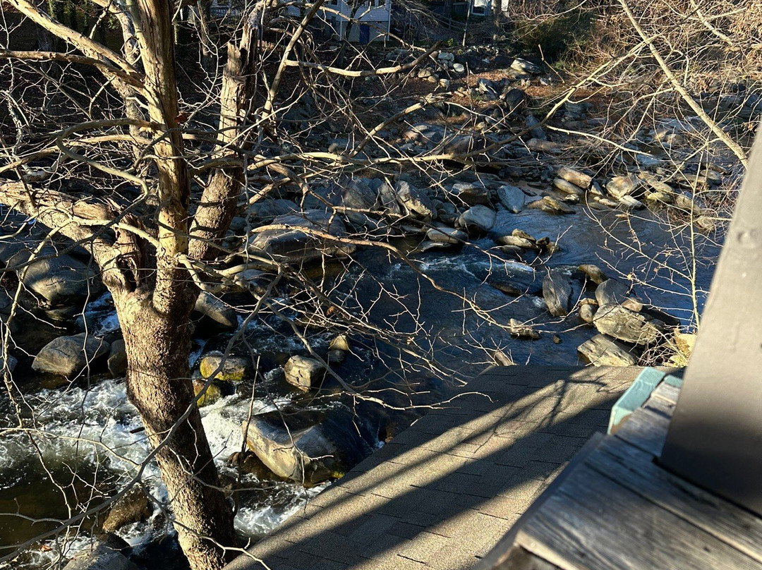 Riverside Lodge at Chimney Rock主图