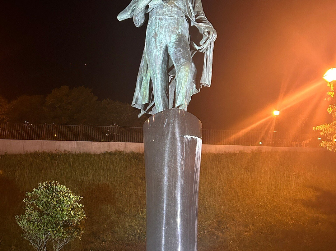 Memorial Statue of the Visit of Commodore Matthew C. Perry-函馆市必去景点