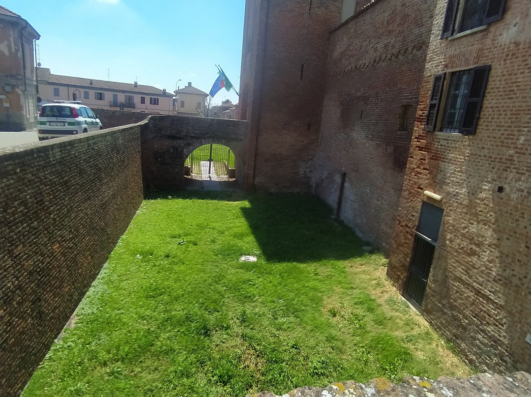 Castello Crivelli-Lomello必去景点