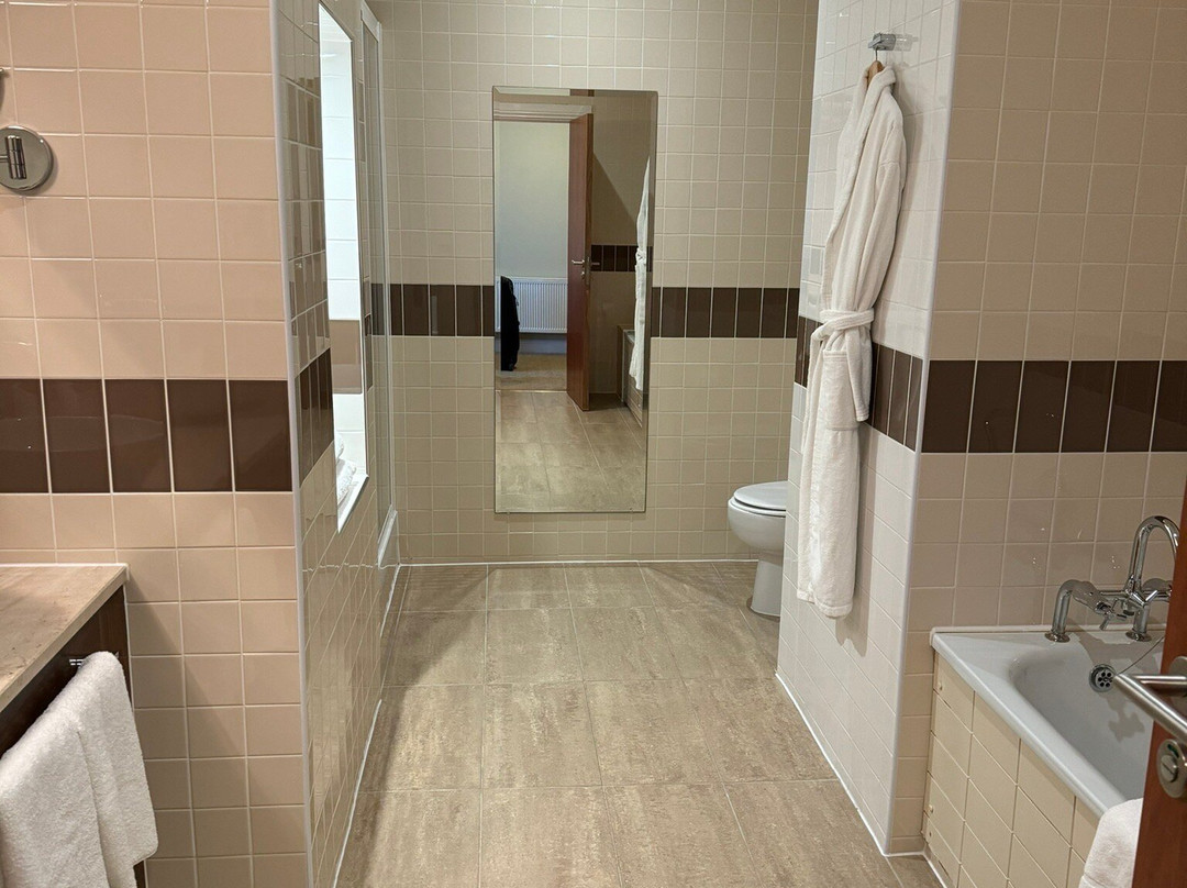 Raheen Woods Hotel主图