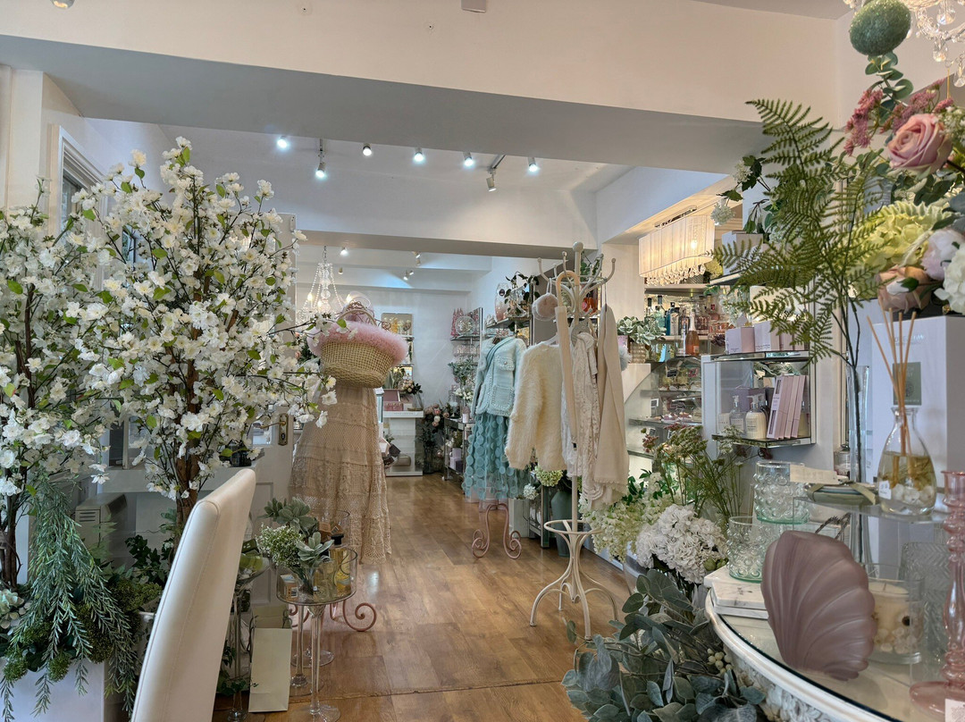Strawberry House Interiors-多宁顿城堡必去景点
