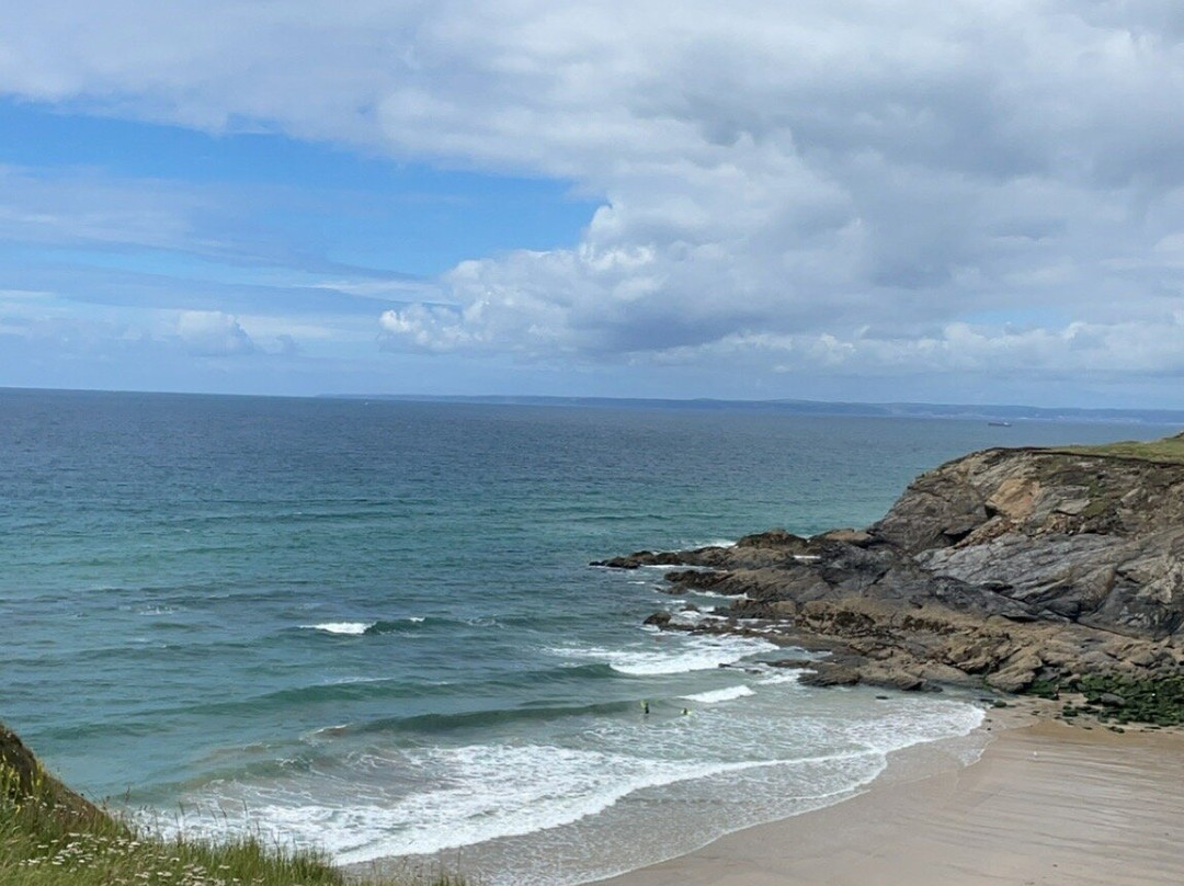 Gunwalloe Church Cove Beach景点图片