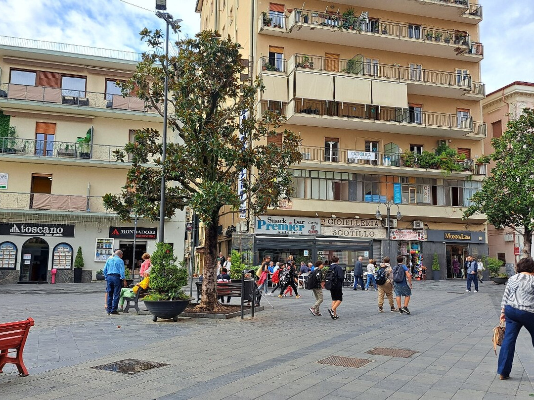 Piazza V. Veneto e Corso Garibaldi-阿格罗波利必去景点