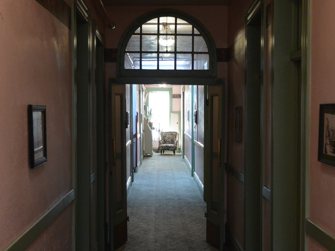 The Connor Hotel主图