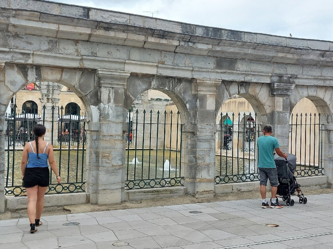 La Fontaine Chaude de la Nèhe景点图片