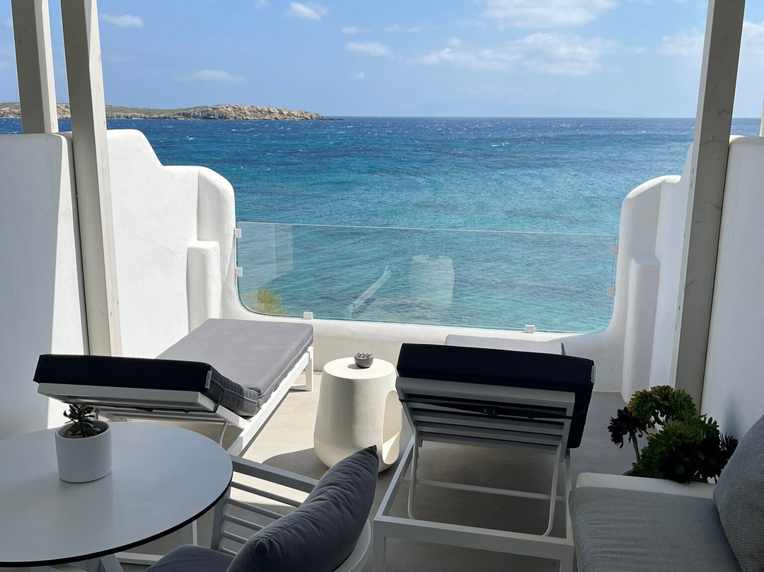 Blue Waves Suites & Apartments To Kyma主图