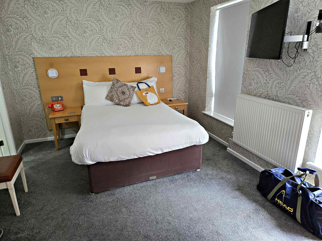 Warwick Arms Hotel主图