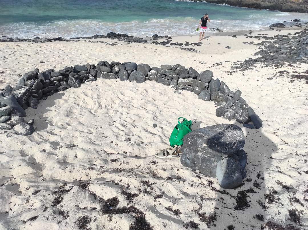 Playa del Caleton Blanco-Orzola必去景点