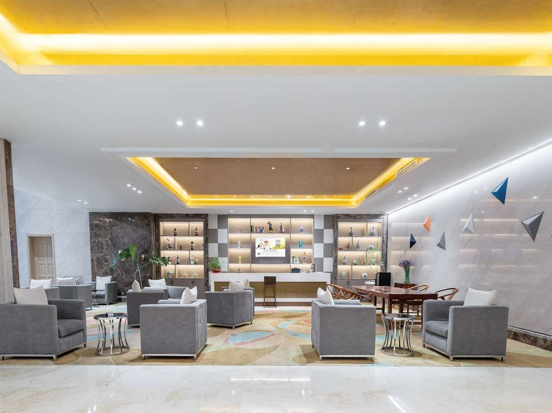 华美达大酒店主图