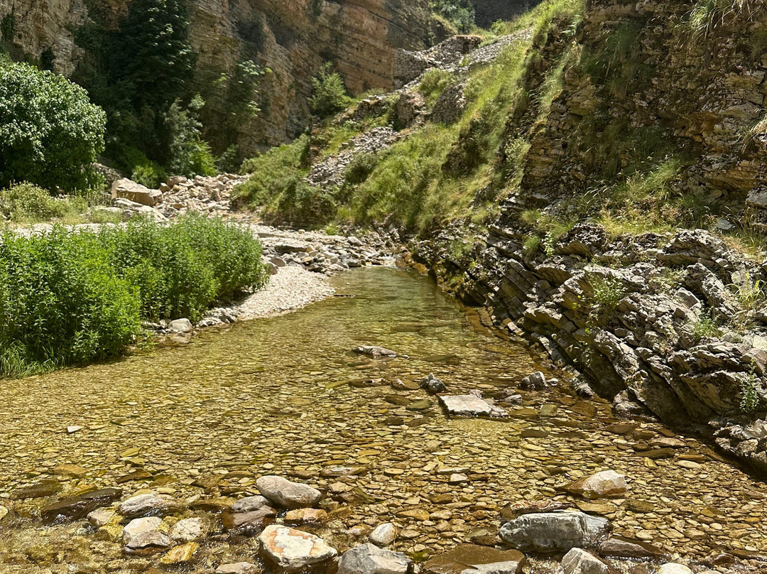 Peshtura Waterfall景点图片