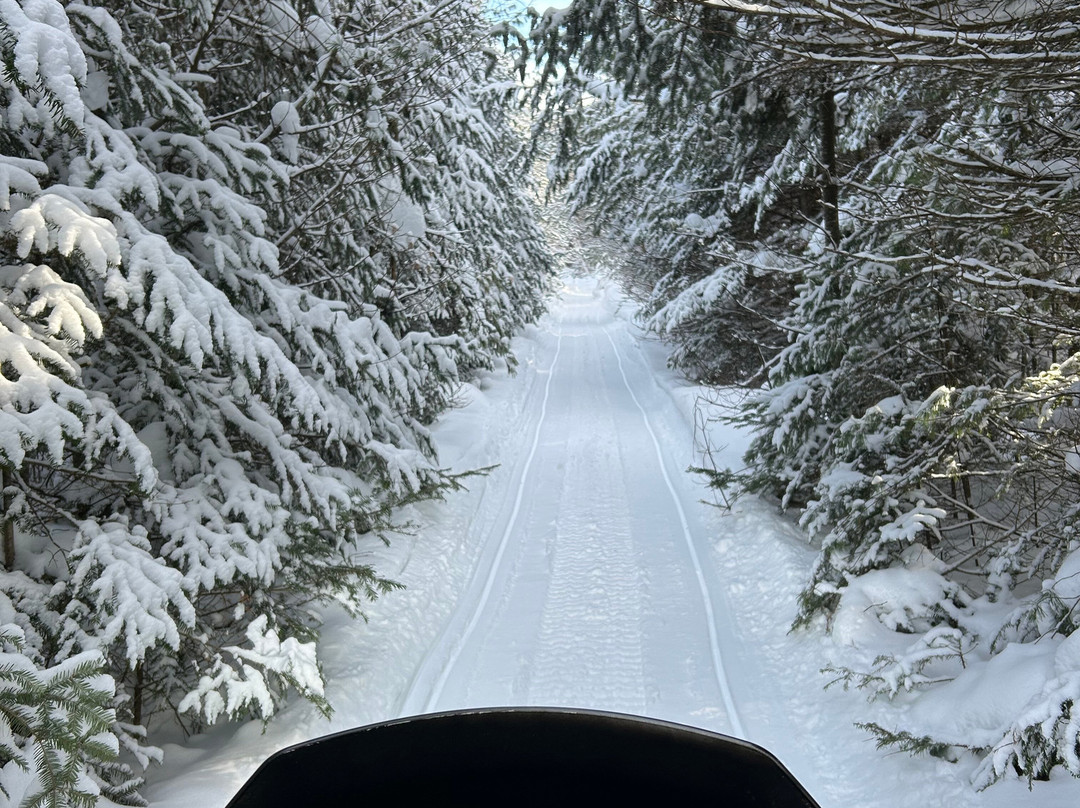 Farmhouse Snowmobiling and UTVs-普莱西德湖必去景点