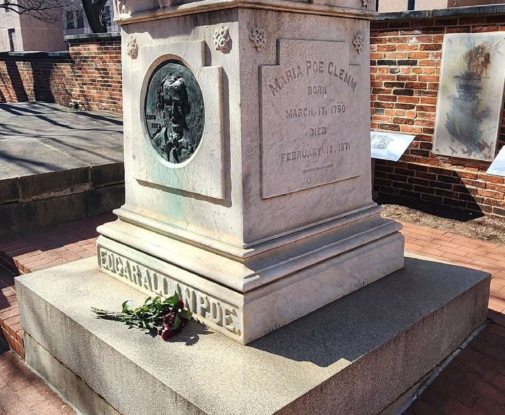 Edgar Allan Poe's Grave Site and Memorial-巴尔的摩必去景点