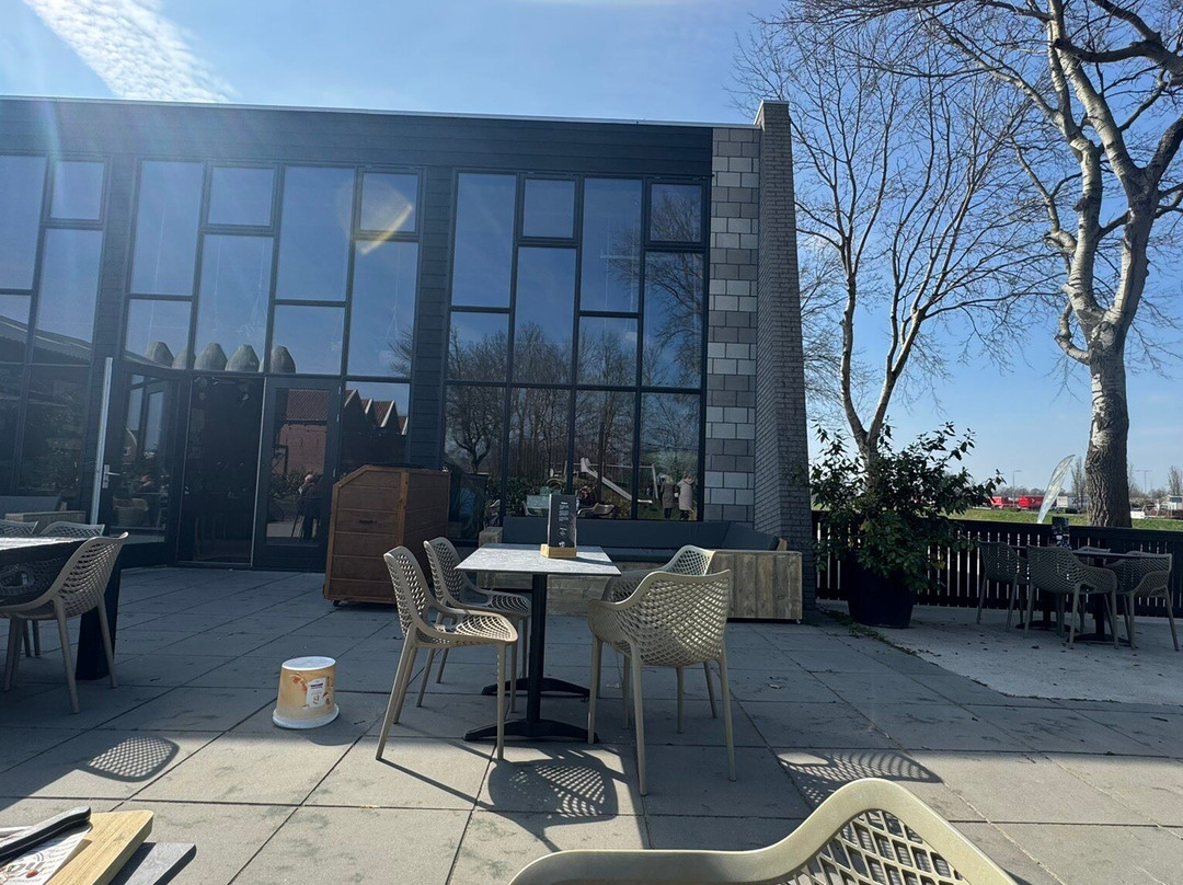 Kade Z - Brasserie - Bediening Met Een Lach