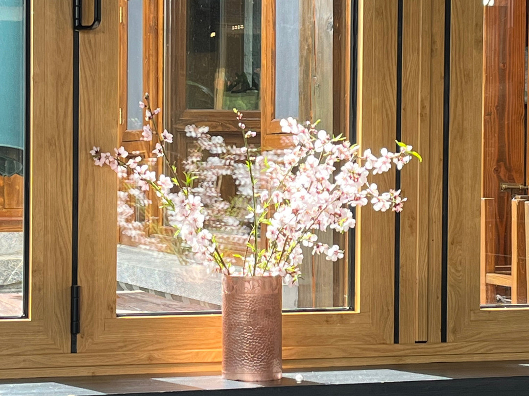 松赞绿谷精品山居酒店主图