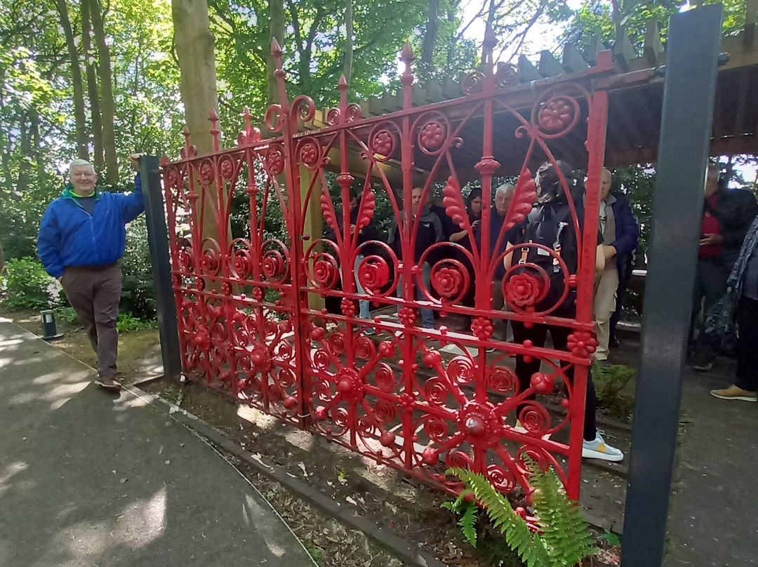 Mad Day Out Beatles Taxi Tours-利物浦必去景点