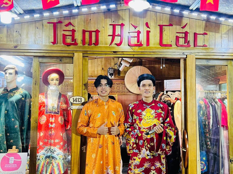 Tam Dai Cac - Vietnamese Traditional Costumes-Ngu Hanh Son必去景点