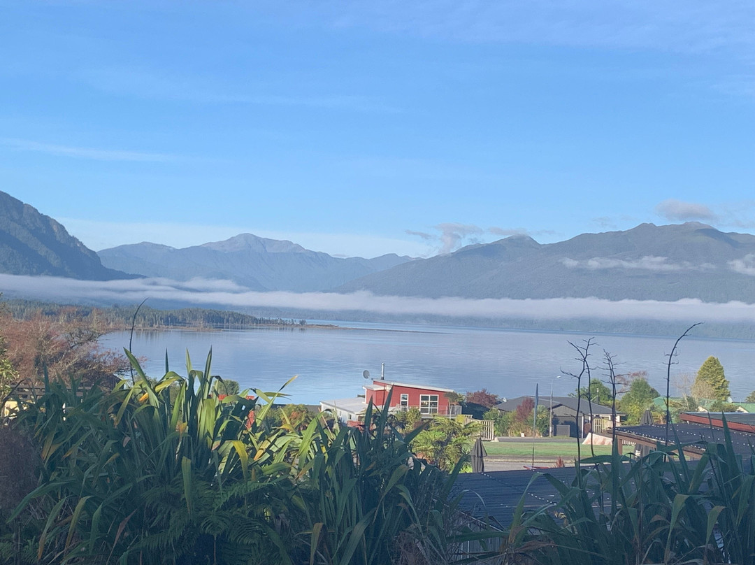 布伦纳湖湖景酒店主图