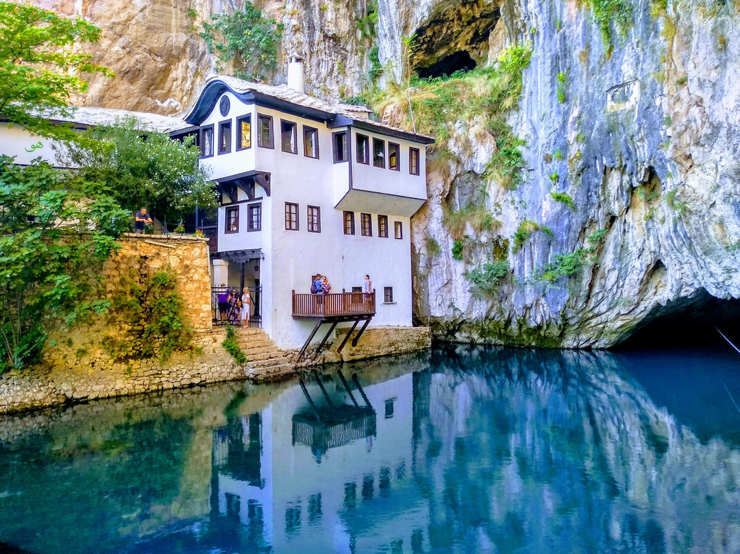E Travel Tourist Agency景点图片
