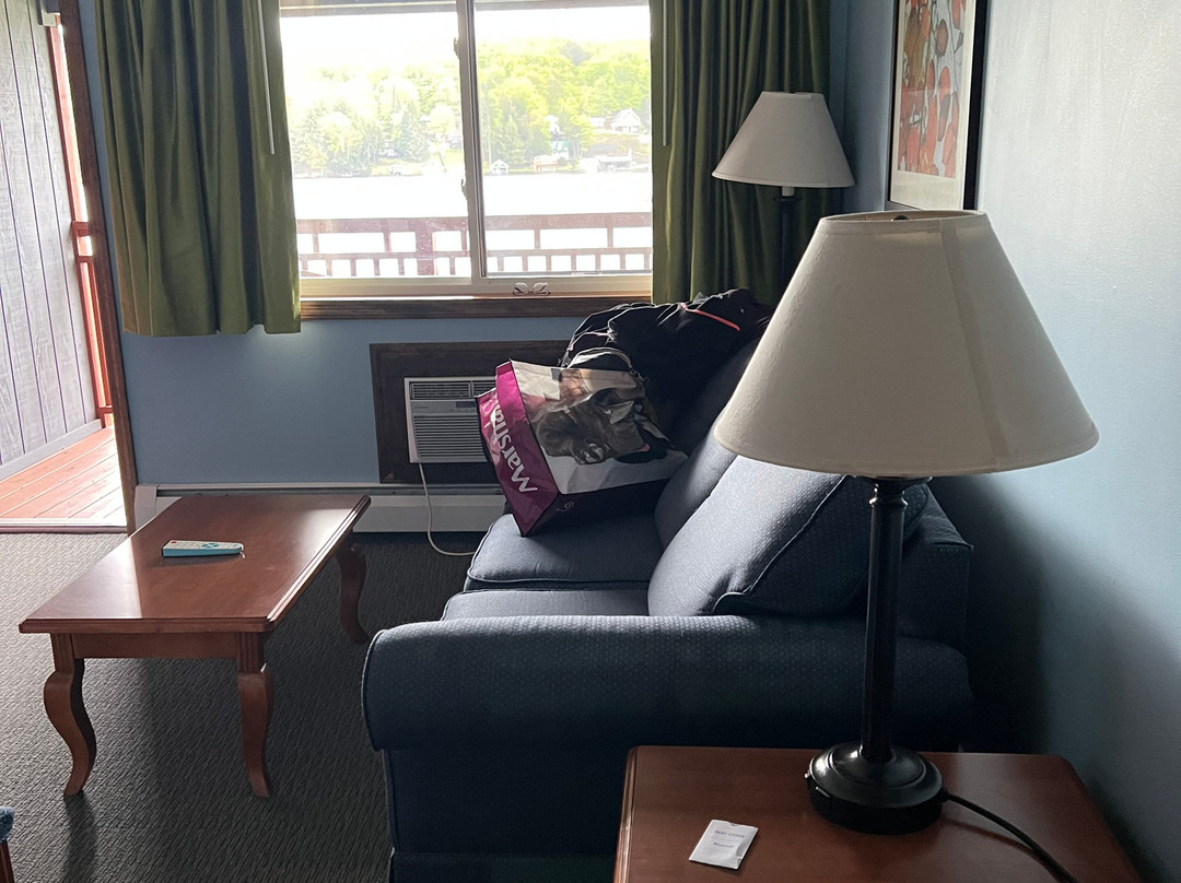 Water's Edge Inn主图