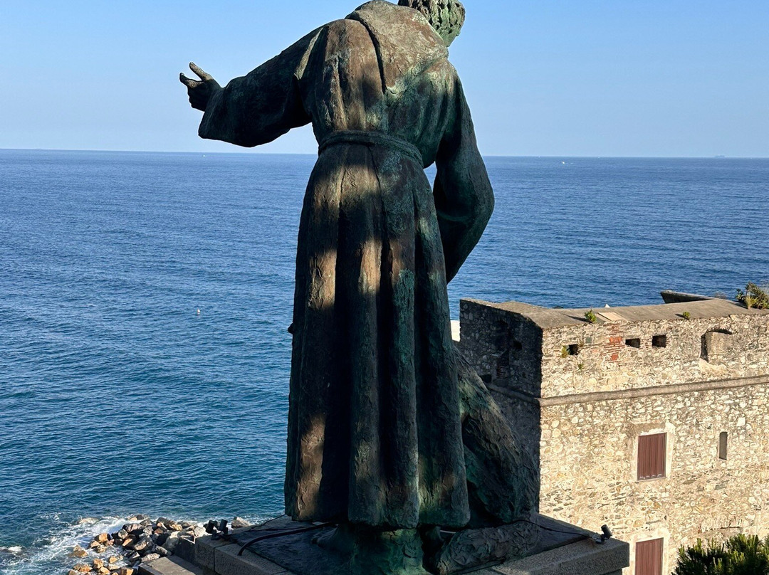 Monumento a San Francesco d'Assisi-滨海蒙特罗梭必去景点