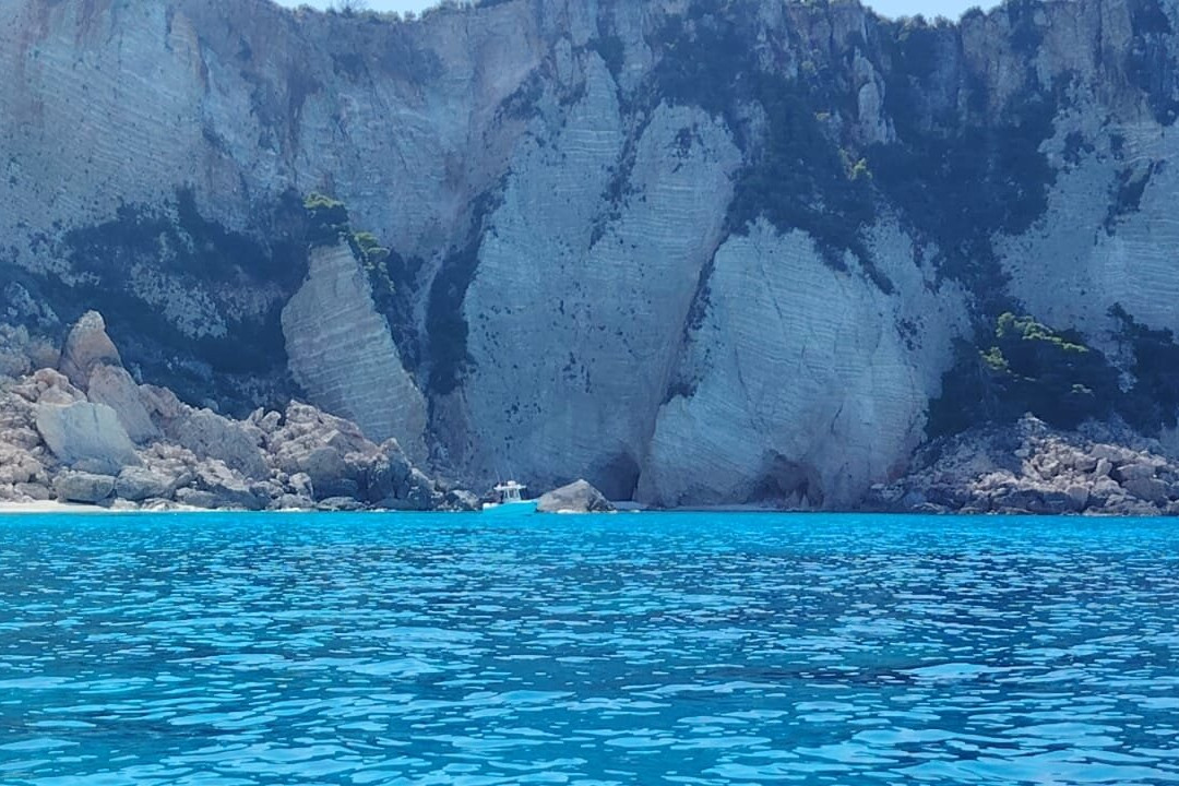 AFROS RENTAL BOATS-利姆尼科利必去景点