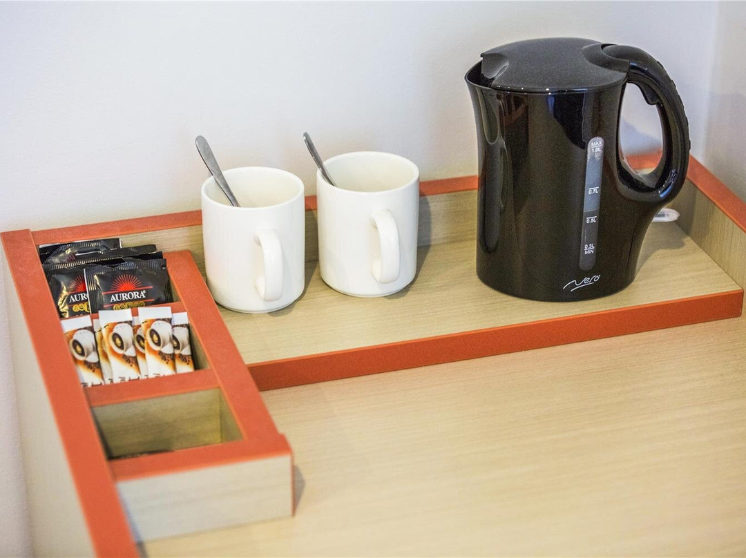 Nightcap at Rose & Crown Hotel主图