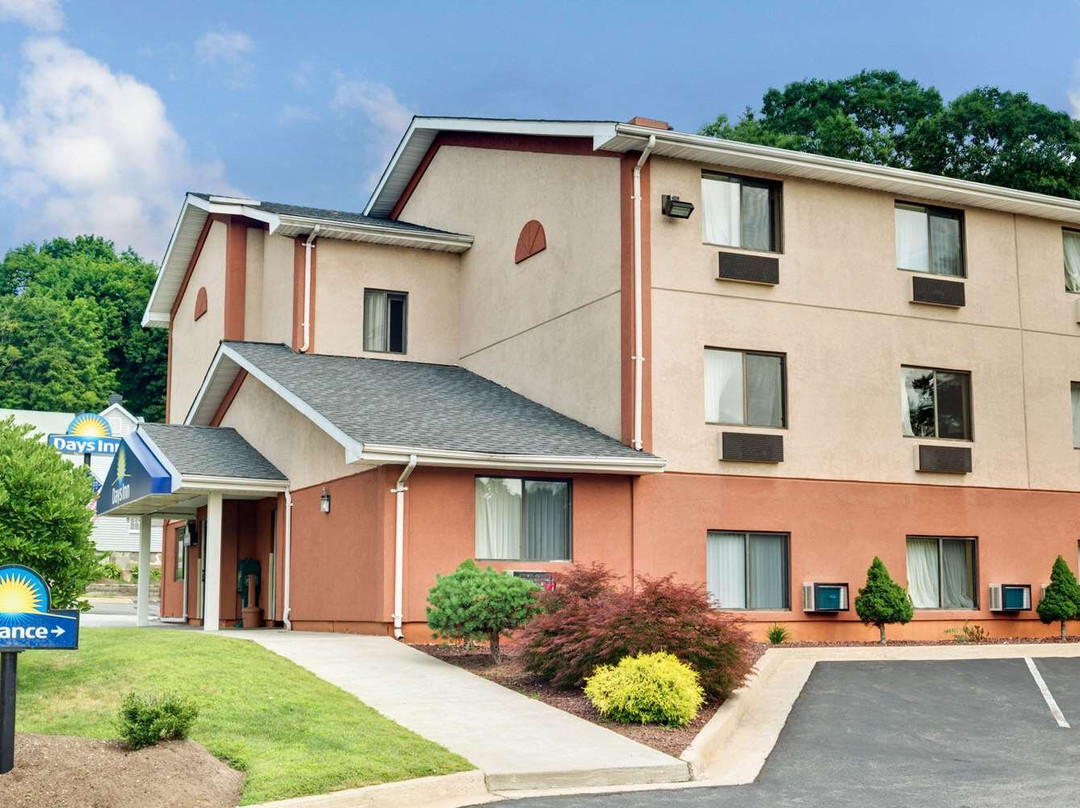 New Hartford酒店住宿-托灵顿戴斯酒店