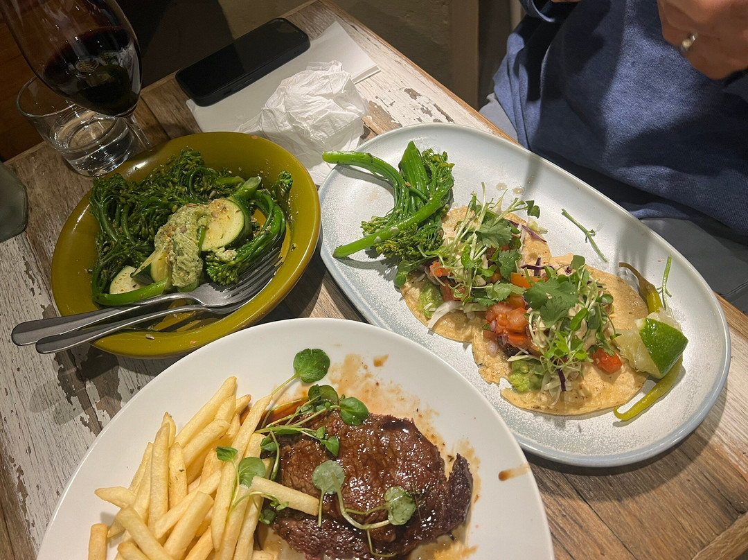 Six Beaches Fish Grill & Bar