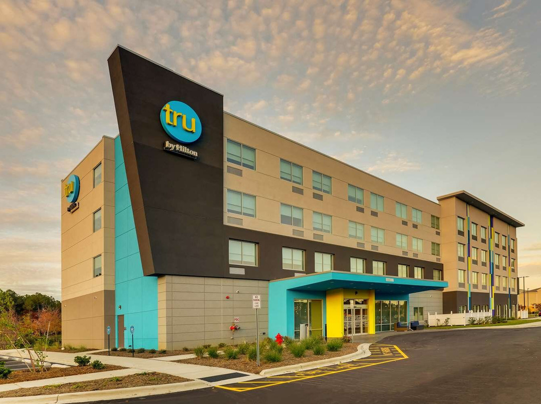 Tru by Hilton Smithfield I-95