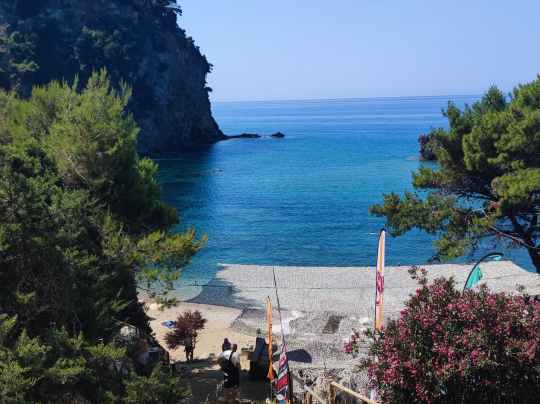 Alonaki Fanariou Beach-帕尔加必去景点