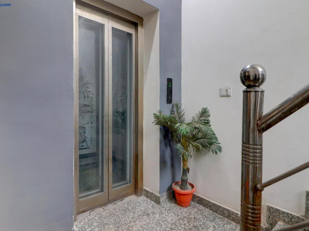 Oyo Hotel The Tourist Palace Lavish Key Room's