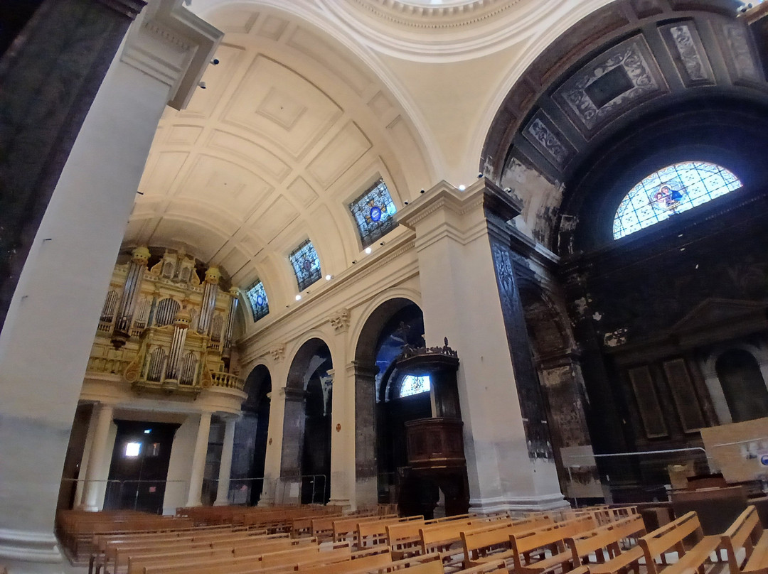 Église Catholique Collégiale Saint-Martin-圣雷米必去景点