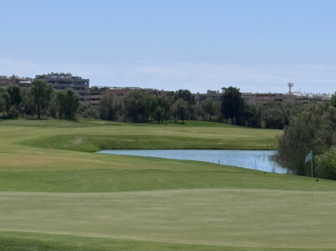 Infinitum Golf Hills-萨洛必去景点