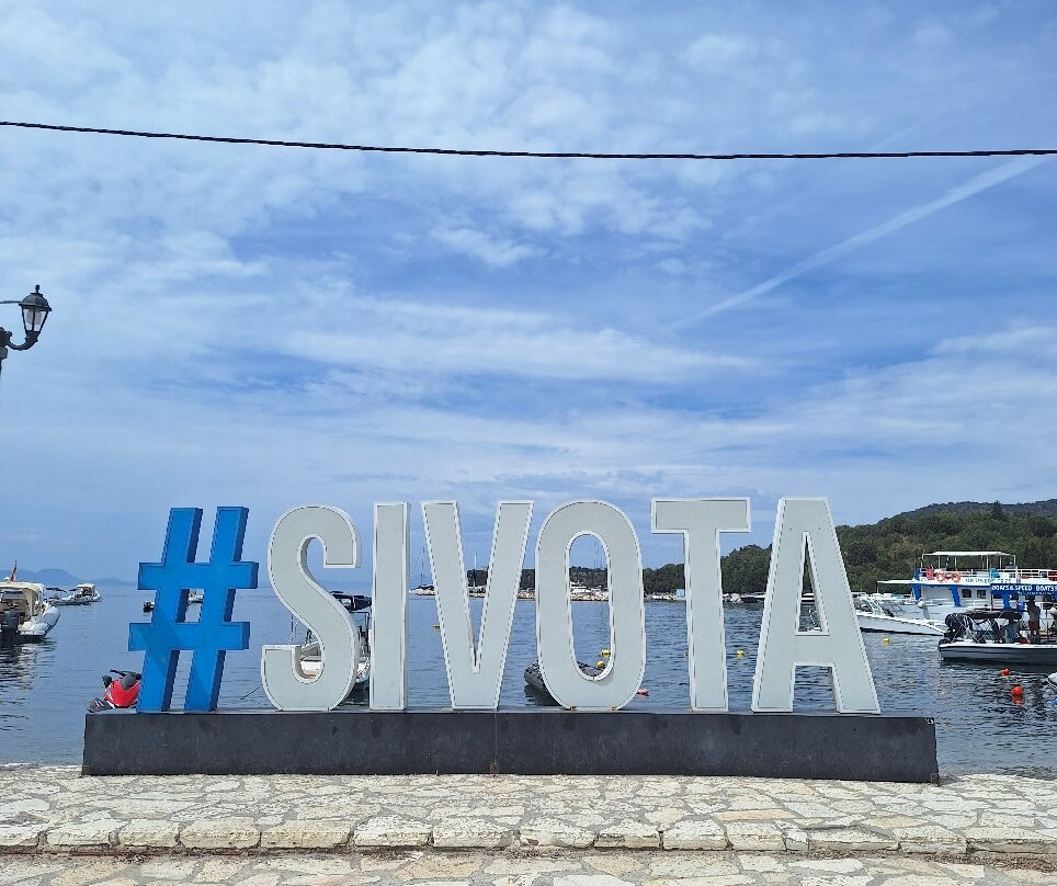 Easybook - Kostas Boat Trips-Agios Georgios必去景点