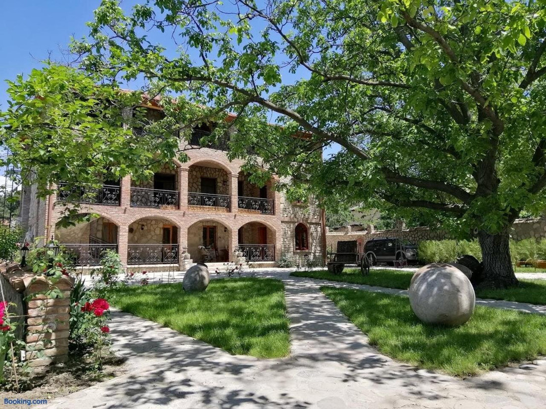 Chateau Fort de Manavi, Boutique Hotel