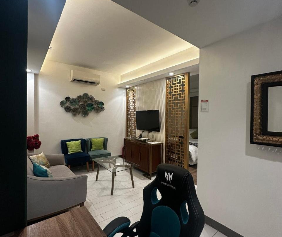 The Greenhive Hotel Inc.