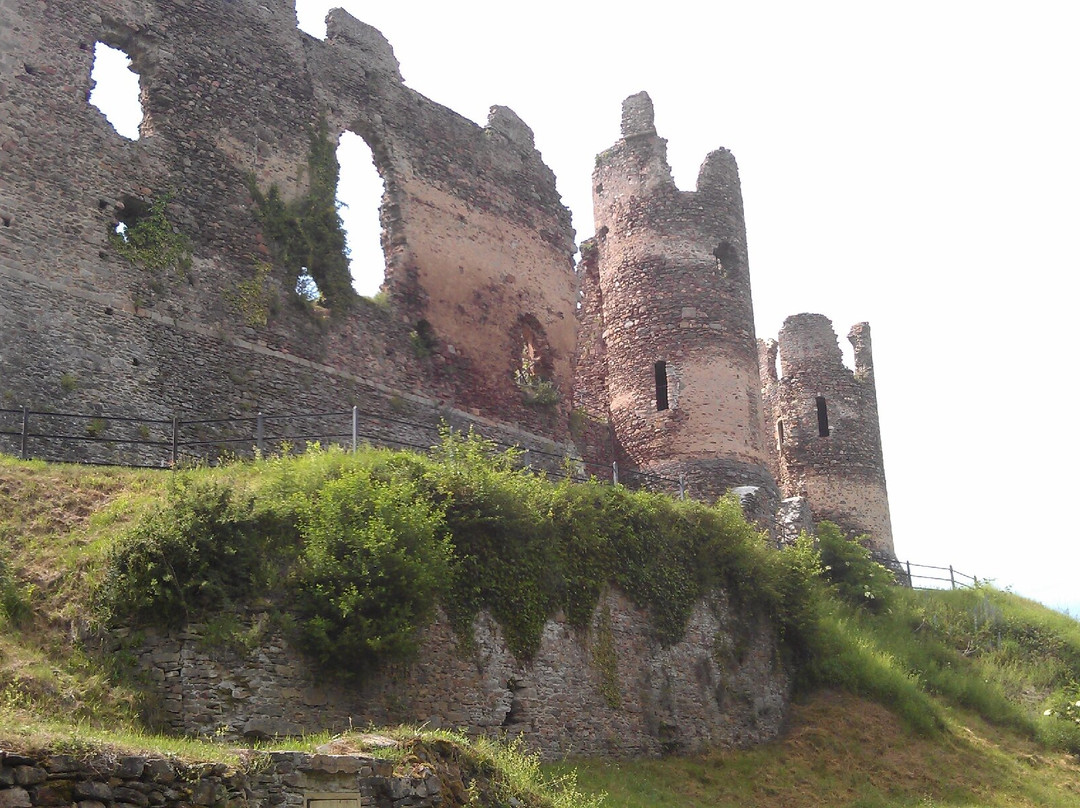 Château-Rocher-Saint-Remy-de-Blot必去景点