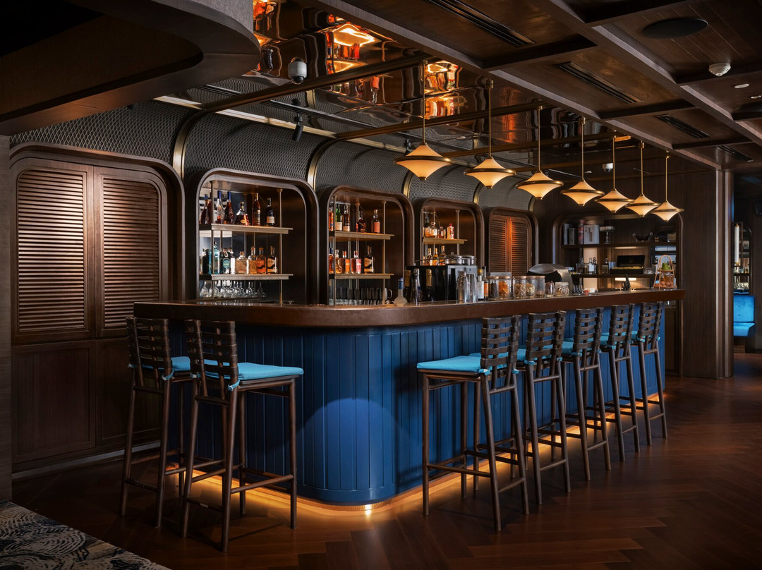 Domrei Bar & Cigar Lounge