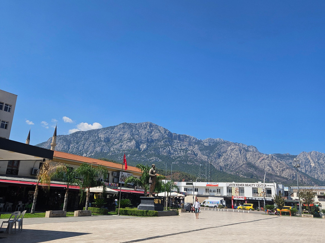 Kemer Cumhuriyet Meydanı-凯梅尔必去景点