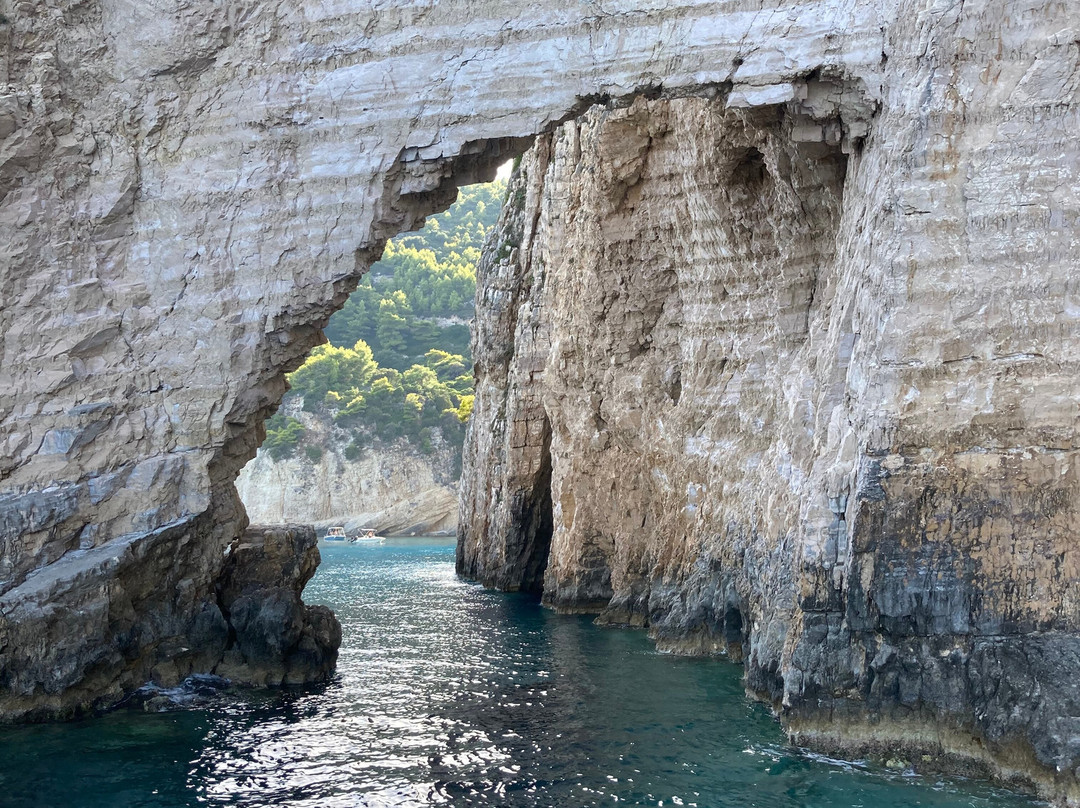 Planos Beach Hotel主图